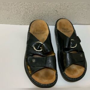 Finn Comfort Mumbai Sandals 38
Patent leather